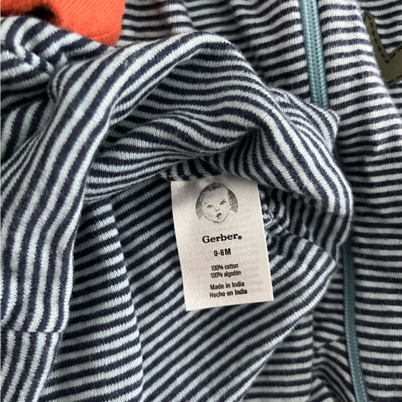 Gerber Cotton Footies (3) and coordinating hats (4) 3-6M - Picture 6 of 11